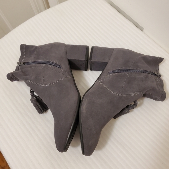 Sporto Gray "Samantha" Suede Side Zip Booties Size 9W, comfy, stylish - Picture 4 of 9